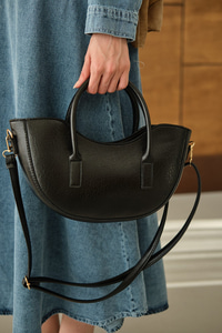 Gold Detay Deri Görünümlü Gondol Çanta Siyah