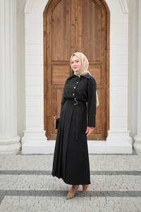 Gold Düğme Detay Etekli Takım Siyah