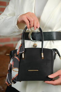 Gold Düğme Detay Fularlı Çanta Siyah