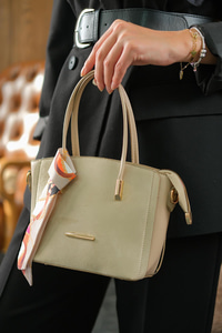 Gold Düğme Detay Fularlı Çanta Vizon