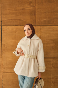 Gold Düğme Detay Kemerli Ceket Krem