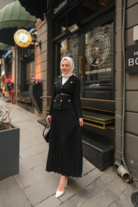 Gold Düğme Detaylı Etekli Takım Siyah