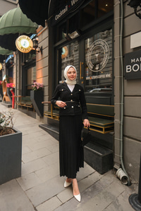 Gold Düğme Detaylı Etekli Takım Siyah