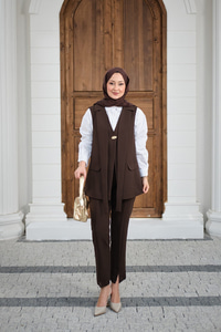 Gold Düğme Detaylı Yelekli Takım Kahverengi