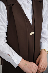 Gold Düğme Detaylı Yelekli Takım Kahverengi