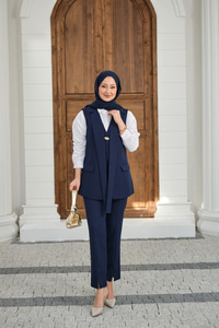 Gold Düğme Detaylı Yelekli Takım Lacivert