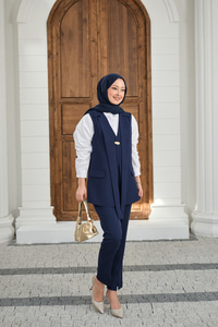 Gold Düğme Detaylı Yelekli Takım Lacivert