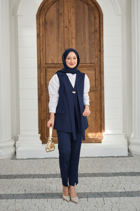 Gold Düğme Detaylı Yelekli Takım Lacivert