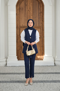 Gold Düğme Detaylı Yelekli Takım Lacivert