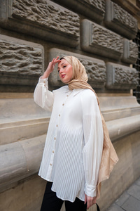 Gold Düğme Ve Piliseli Gömlek Beyaz