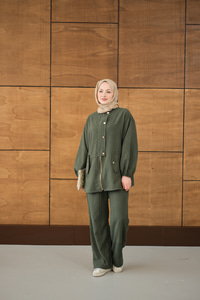 Gold Düğmeli Çift Cepli Fermuarlı Takım Yeşil