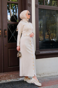 Gold Düğmeli Kemerli Elbise Bej