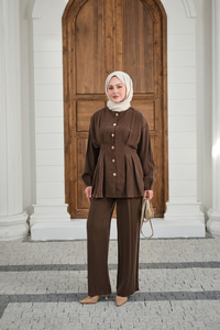 Gold Düğmeli Pileli Pantolonlu Takım Kahverengi