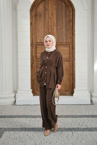 Gold Düğmeli Pileli Pantolonlu Takım Kahverengi