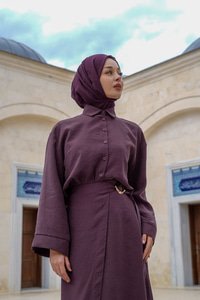 Gold Kemer Detay Dar Kalıp Gömlekli Takım Mürdüm