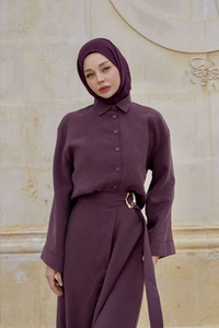 Gold Kemer Detay Dar Kalıp Gömlekli Takım Mürdüm