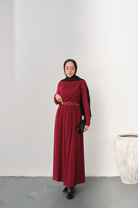 Gold Kemerli Pile Detay Elbise Bordo