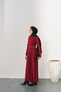 Gold Kemerli Pile Detay Elbise Bordo