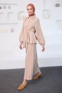 Gömleği Bağlama Detaylı Takım Krem