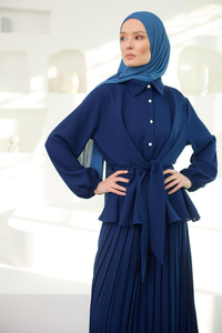 Gömleği Bağlama Detaylı Takım Lacivert