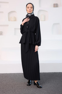 Gömleği Bağlama Detaylı Takım Siyah