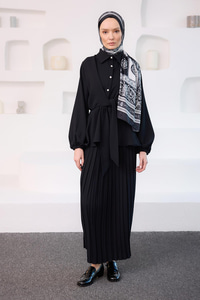 Gömleği Bağlama Detaylı Takım Siyah