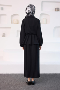 Gömleği Bağlama Detaylı Takım Siyah