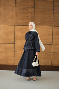 Gömlek Yaka Gizli Düğmeli Nakışlı Çift Cep Etekli Takım Lacivert