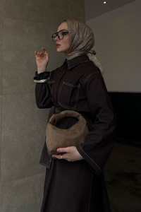 Gömlek Yaka Gizli Düğmeli Nakışlı Çift Cep Etekli Takım Kahverengi