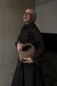 Gömlek Yaka Gizli Düğmeli Nakışlı Çift Cep Etekli Takım Kahverengi