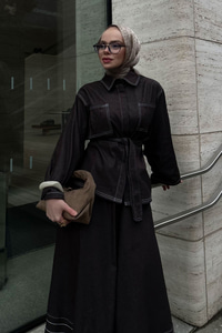 Gömlek Yaka Gizli Düğmeli Nakışlı Çift Cep Etekli Takım Kahverengi