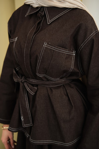 Gömlek Yaka Gizli Düğmeli Nakışlı Çift Cep Etekli Takım Kahverengi