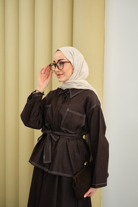 Gömlek Yaka Gizli Düğmeli Nakışlı Çift Cep Etekli Takım Kahverengi