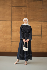 Gömlek Yaka Gizli Düğmeli Nakışlı Çift Cep Etekli Takım Lacivert