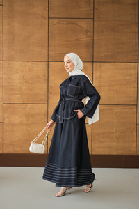 Gömlek Yaka Gizli Düğmeli Nakışlı Çift Cep Etekli Takım Lacivert