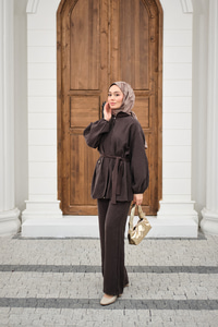 Gömlek Yaka Gizli Fermuarlı Bel Bağlamalı Pantolonlu Takım Kahverengi