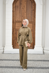 Gömlek Yaka Gizli Fermuarlı Bel Bağlamalı Pantolonlu Takım Yağ Yeşil