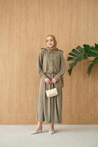 Gömlek Yaka Gümüş Düğme Detay Takım Yeşil