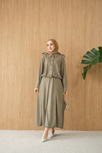 Gömlek Yaka Gümüş Düğme Detay Takım Yeşil