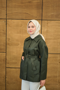 Gömlek Yaka Toka Düğme Detay Kemerli Astarlı Regular Gabardin Trenç Yeşil