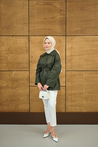 Gömlek Yaka Toka Düğme Detay Kemerli Astarlı Regular Gabardin Trenç Yeşil