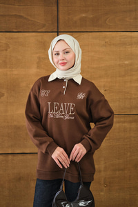 Gömlek Yaka Yazı Baskılı Sweat Kahverengi