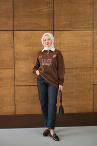 Gömlek Yaka Yazı Baskılı Sweat Kahverengi