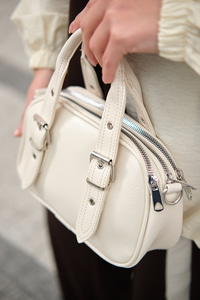 Göz Fermuarlı Saten Çanta Krem