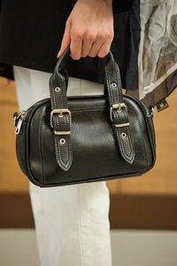 Göz Fermuarlı Saten Çanta Siyah