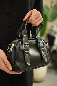 Göz Fermuarlı Saten Çanta Siyah