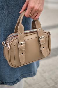 Göz Fermuarlı Saten Çanta Vizon