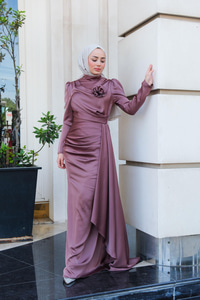 Gül Broş Detay Abiye Vişne Çürüğü