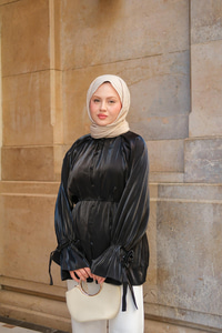 Gül Broş Detay Gömlek Siyah