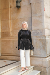 Gül Broş Detay Gömlek Siyah